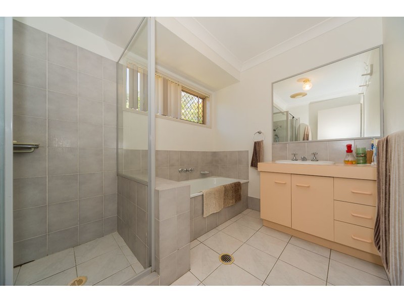 27 Lismore Drive, Helensvale QLD 4212