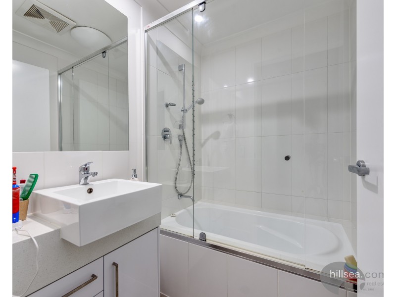 8/22 Careel Close, Helensvale QLD 4212