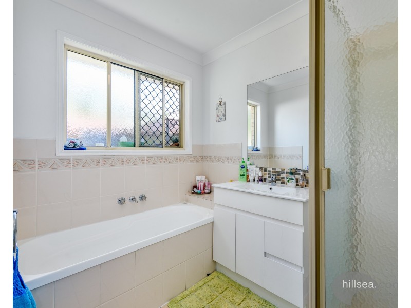 20 Pinemount Crescent, Oxenford QLD 4210