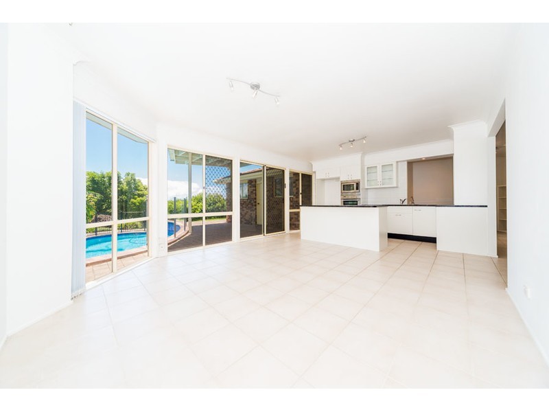 1 Maldon Court, Helensvale QLD 4212