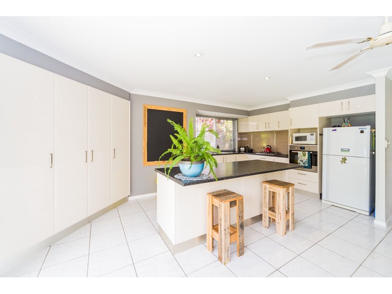 2 Corringle Close, Helensvale QLD 4212