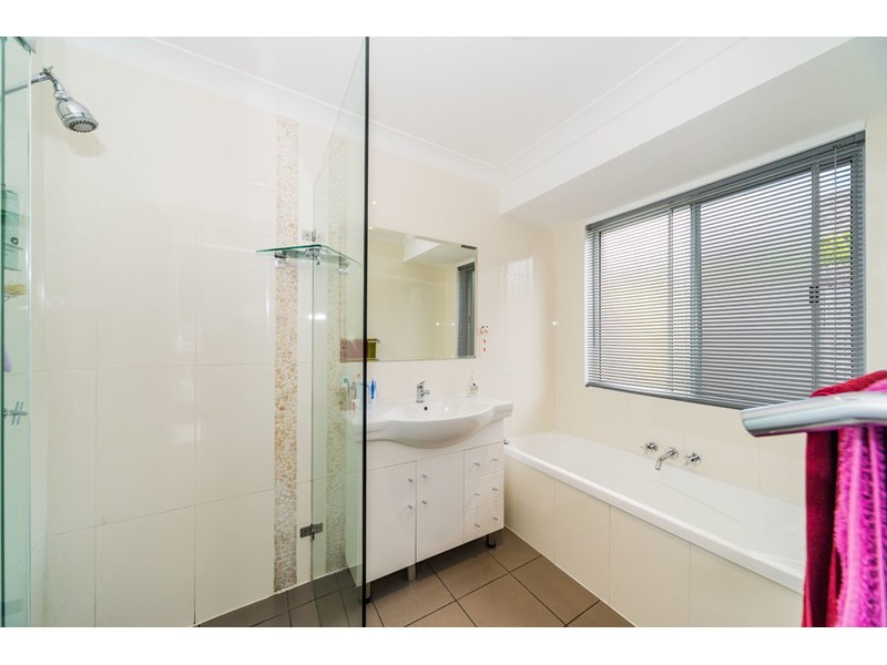 2 Corringle Close, Helensvale QLD 4212