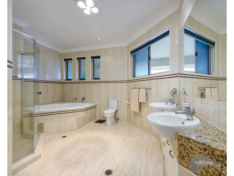 62 Midway Terrace, Pacific Pines QLD 4211