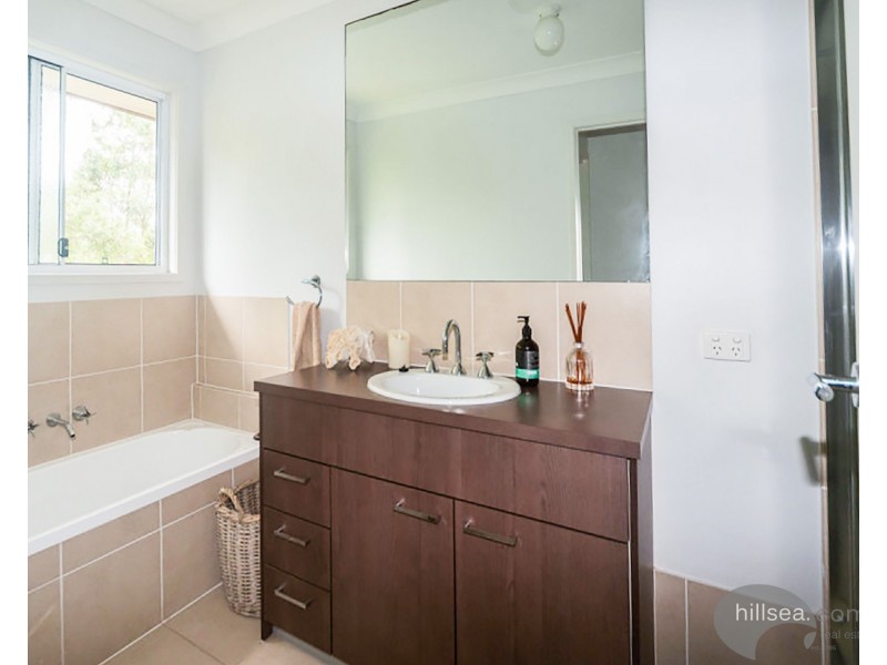 10 Silver Dawn  Crescent, Oxenford QLD 4210