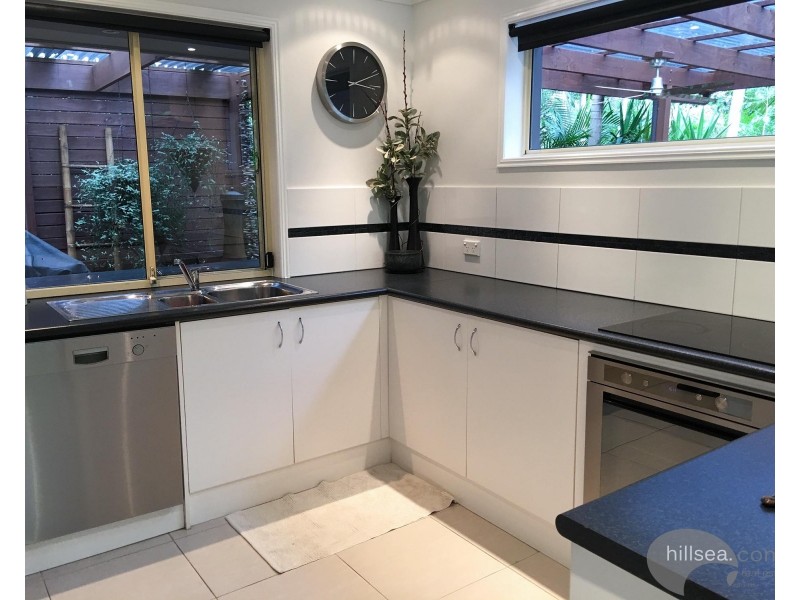 15 Western Way, Oxenford QLD 4210