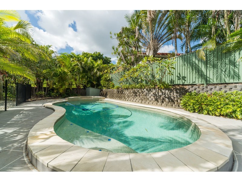 21 Edgeworth Place, Helensvale QLD 4212