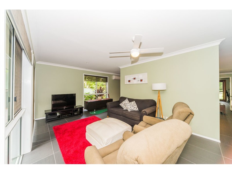 21 Edgeworth Place, Helensvale QLD 4212