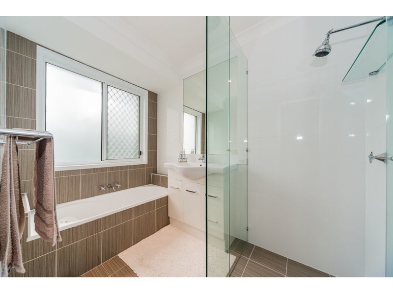 21 Edgeworth Place, Helensvale QLD 4212