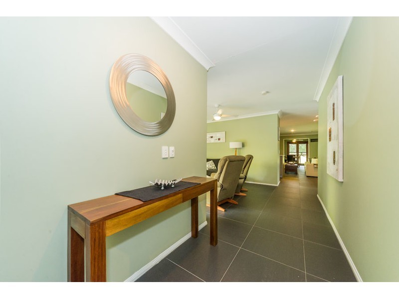 21 Edgeworth Place, Helensvale QLD 4212