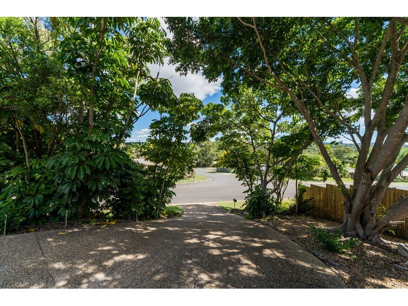 9 Lismore Drive, Helensvale QLD 4212