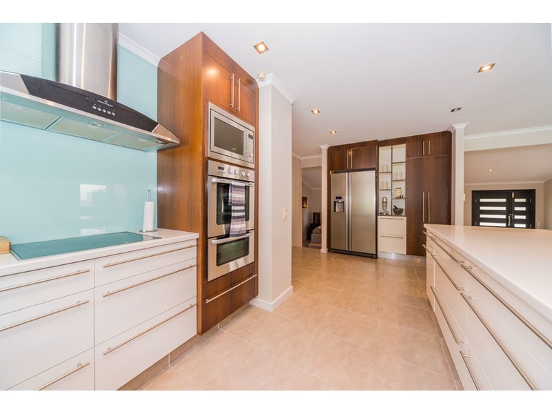 216 Discovery Drive, Helensvale QLD 4212