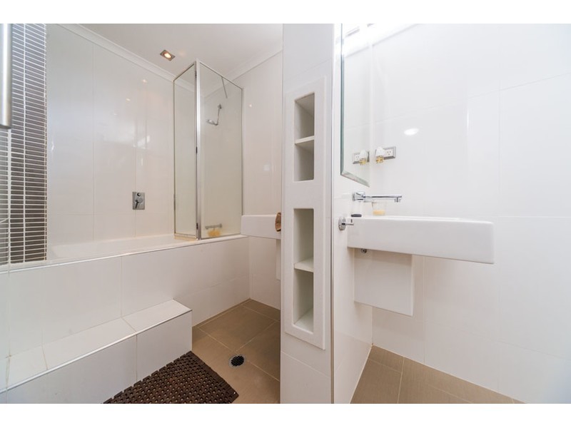 216 Discovery Drive, Helensvale QLD 4212