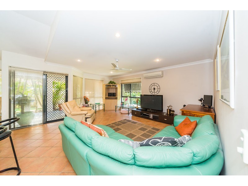 6 Urangan Court, Helensvale QLD 4212