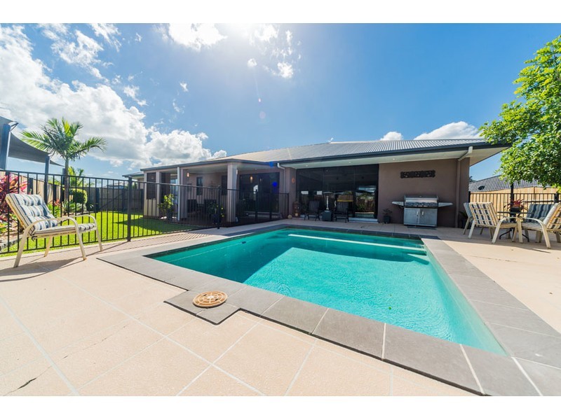 9 St Maarten Crescent, Oxenford QLD 4210