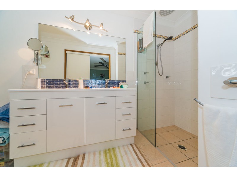 37 Parkes Drive, Helensvale QLD 4212