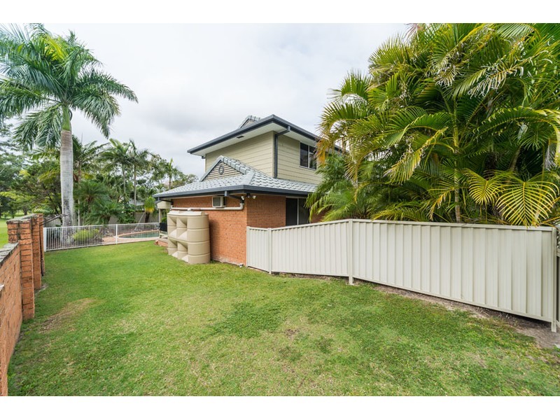 37 Parkes Drive, Helensvale QLD 4212