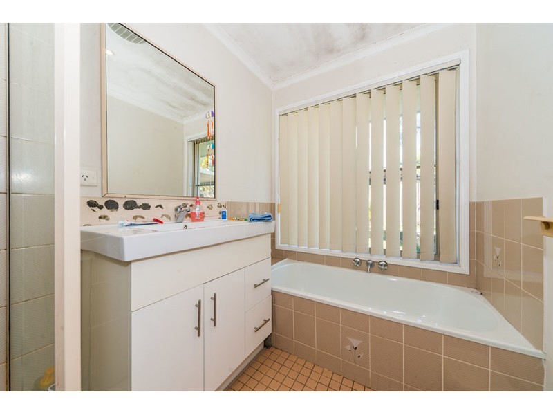 1 Adaminaby Drive, Helensvale QLD 4212