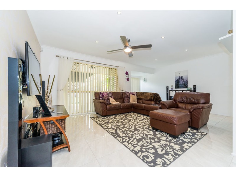 5 Boonah Court, Helensvale QLD 4212