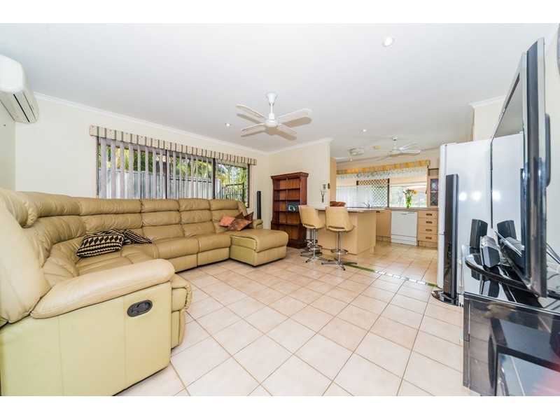 6 Morwell Court, Helensvale QLD 4212