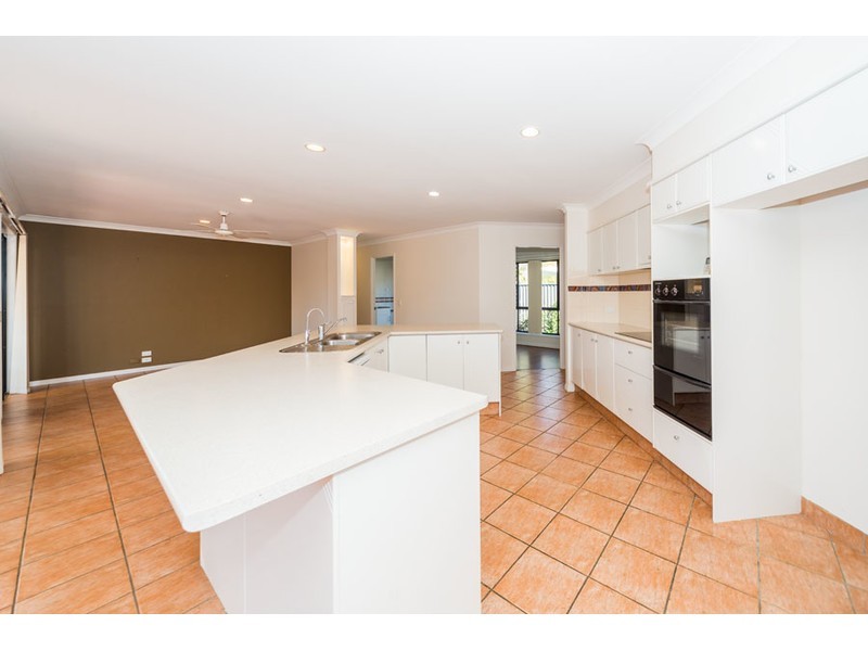 22 Notre Dame Court, Varsity Lakes QLD 4227