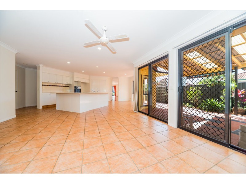 22 Notre Dame Court, Varsity Lakes QLD 4227