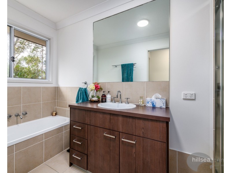 10 Silver Dawn  Crescent, Oxenford QLD 4210