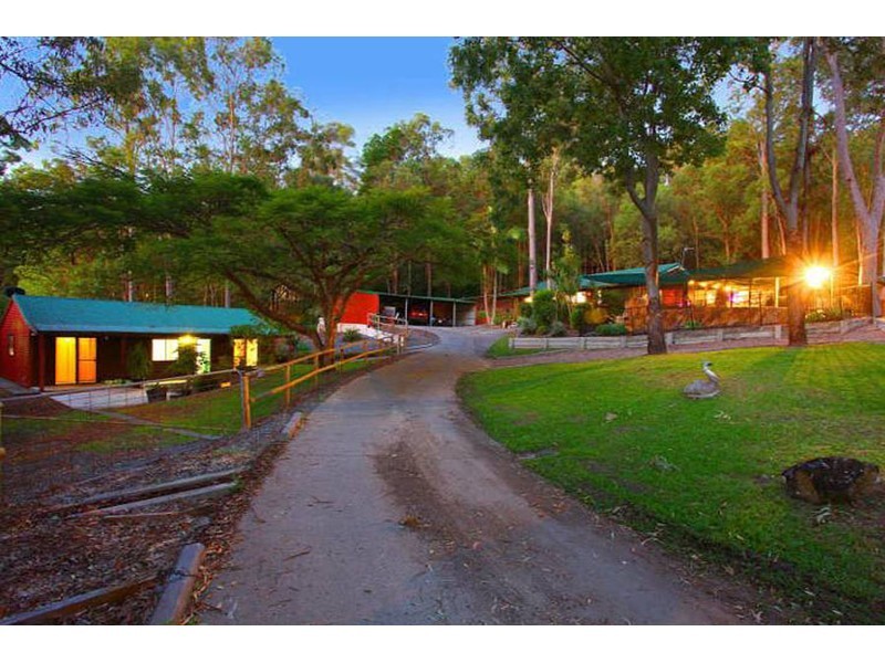 4 Woodside Place, Helensvale QLD 4212