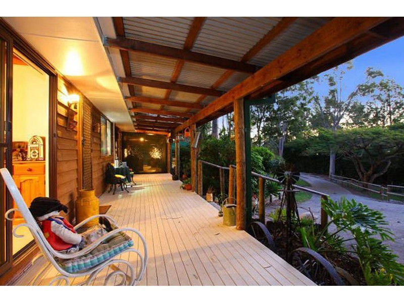 4 Woodside Place, Helensvale QLD 4212