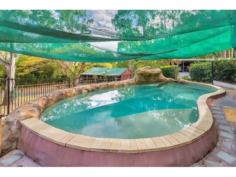 4 Woodside Place, Helensvale QLD 4212