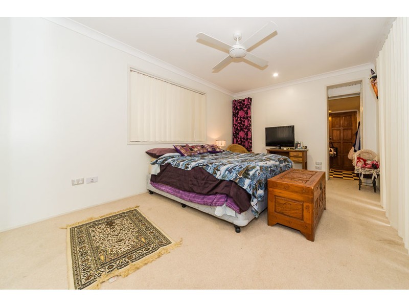 4 Woodside Place, Helensvale QLD 4212