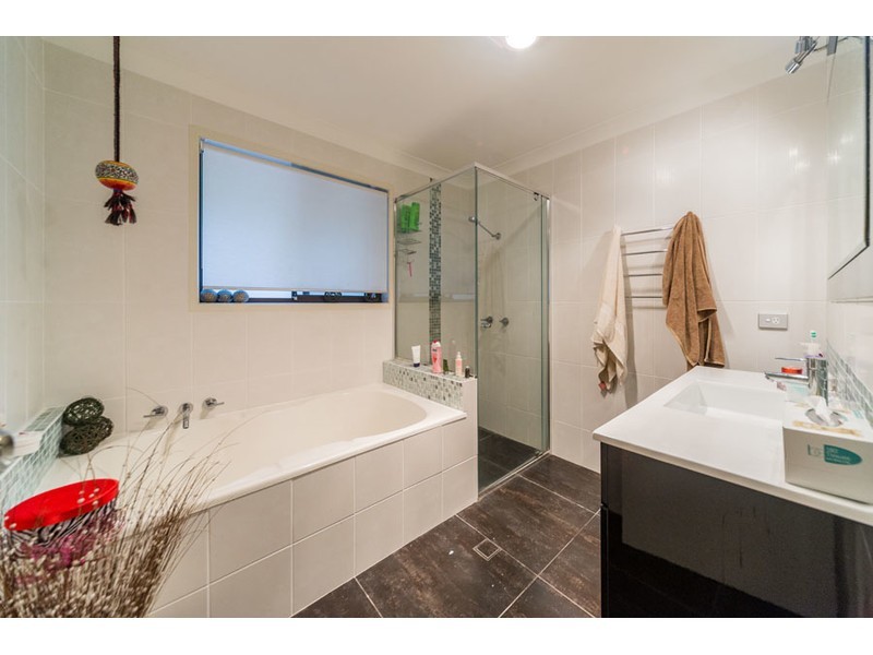 4 Woodside Place, Helensvale QLD 4212