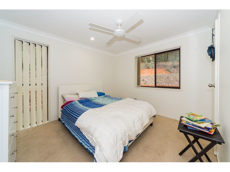 4 Woodside Place, Helensvale QLD 4212