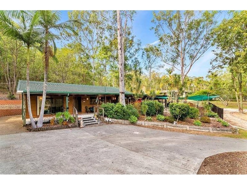 4 Woodside Place, Helensvale QLD 4212
