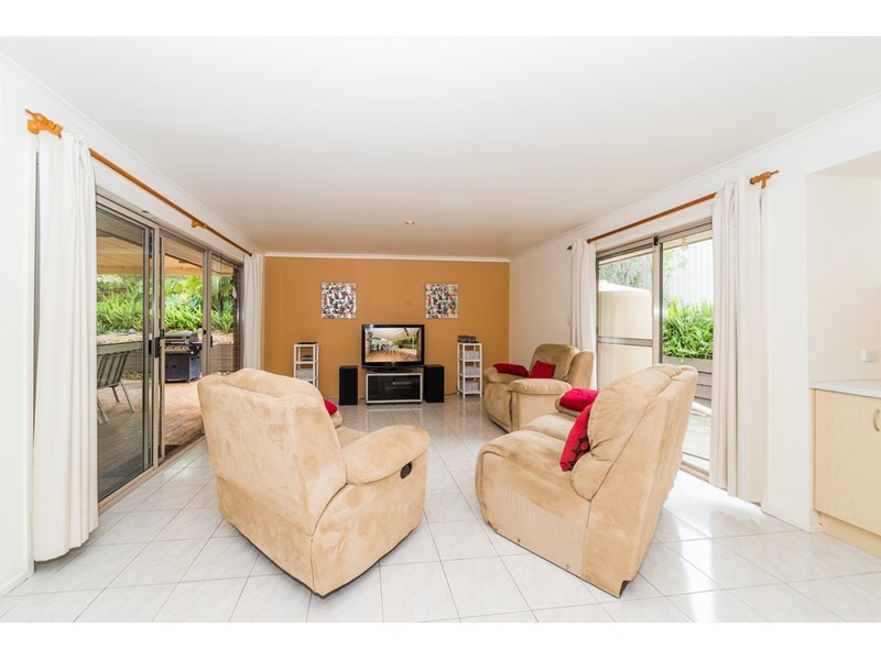 15 Penrith Court, Helensvale QLD 4212