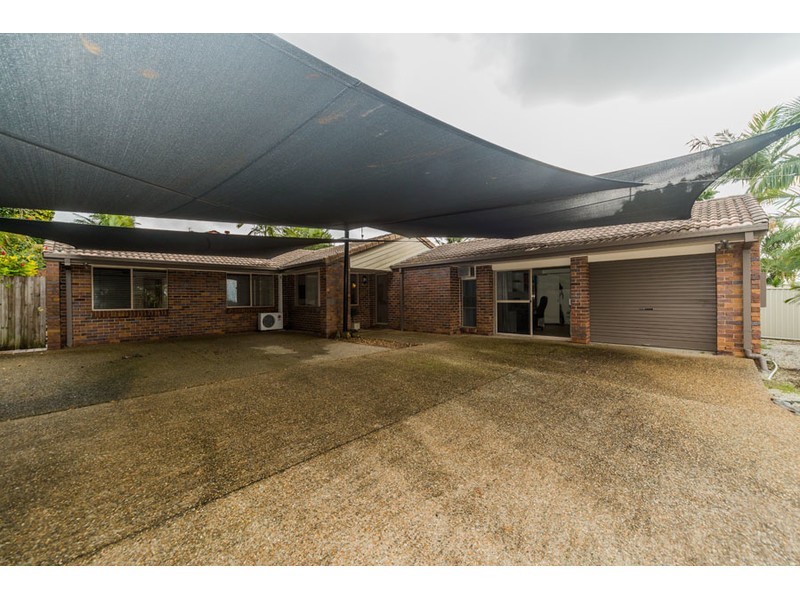 15 Penrith Court, Helensvale QLD 4212