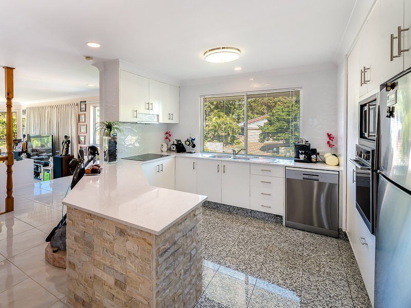 2 Camelot Crescent, Hollywell QLD 4216