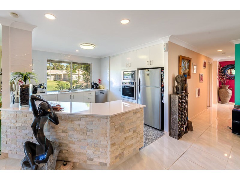 2 Camelot Crescent, Hollywell QLD 4216