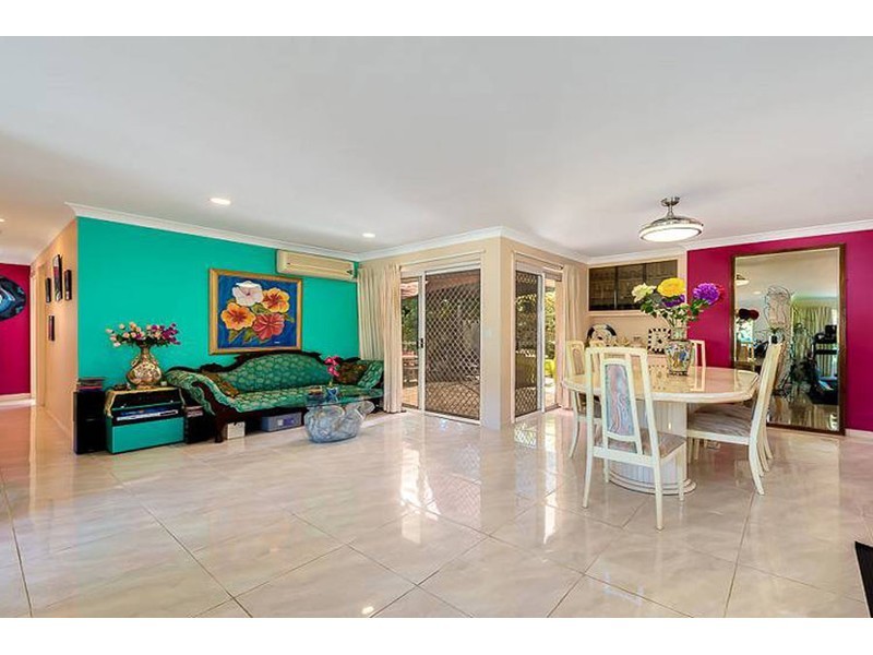 2 Camelot Crescent, Hollywell QLD 4216