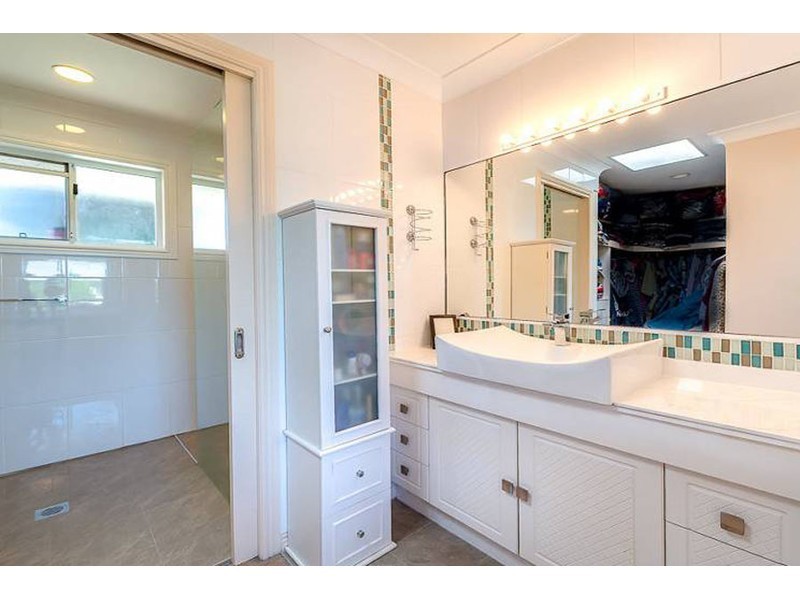 2 Camelot Crescent, Hollywell QLD 4216