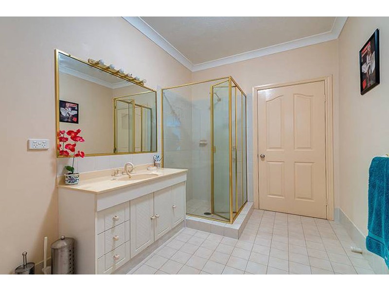 2 Camelot Crescent, Hollywell QLD 4216