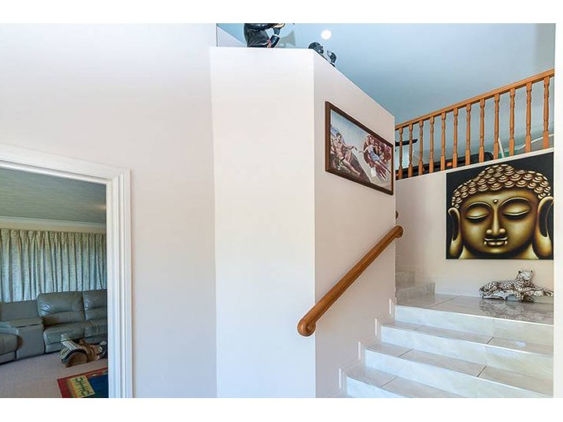 2 Camelot Crescent, Hollywell QLD 4216