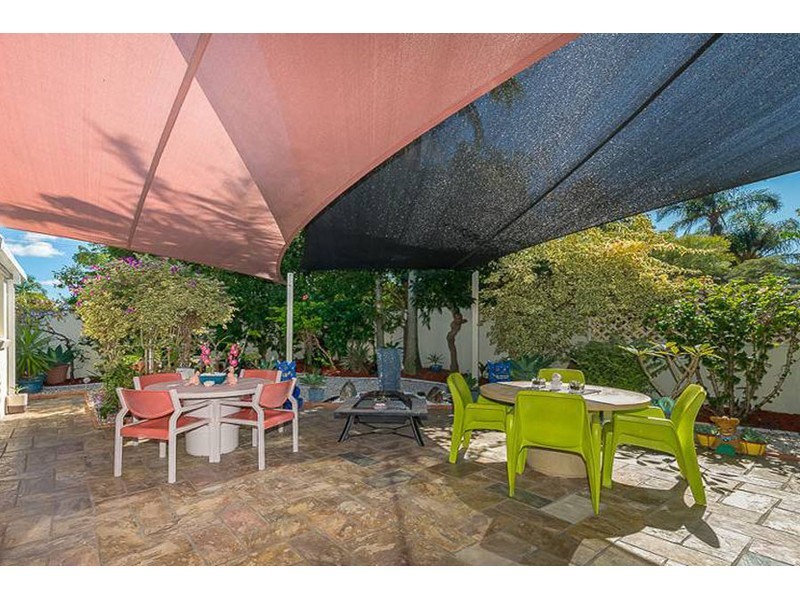 2 Camelot Crescent, Hollywell QLD 4216