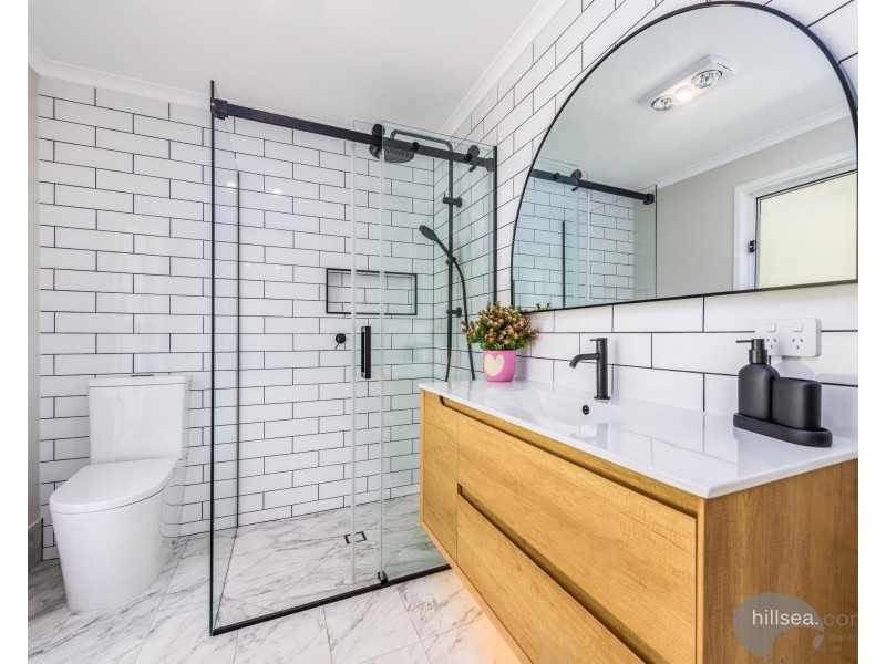 1 Loxton Court, Helensvale QLD 4212