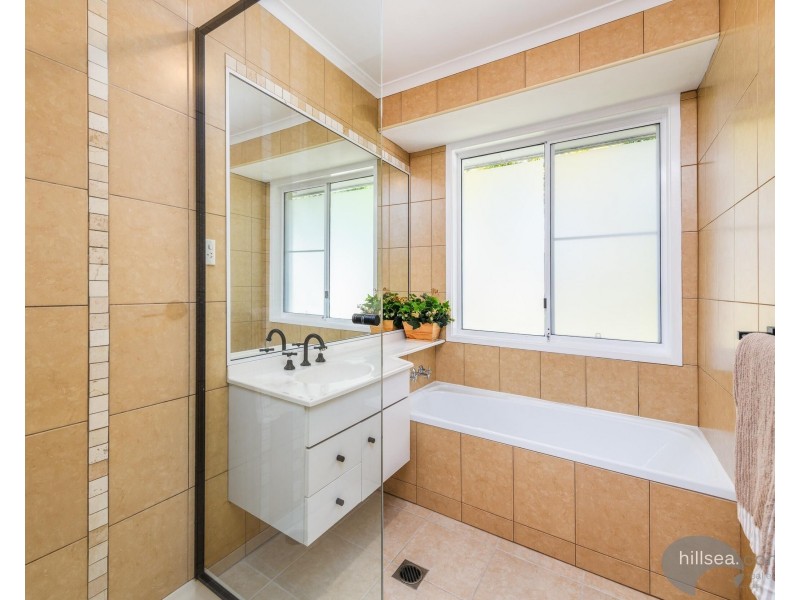 1 Loxton Court, Helensvale QLD 4212