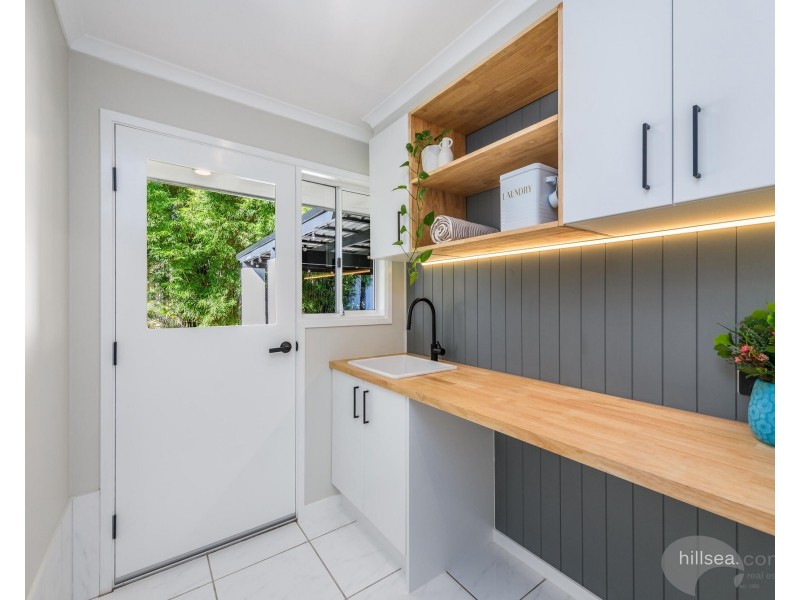 1 Loxton Court, Helensvale QLD 4212