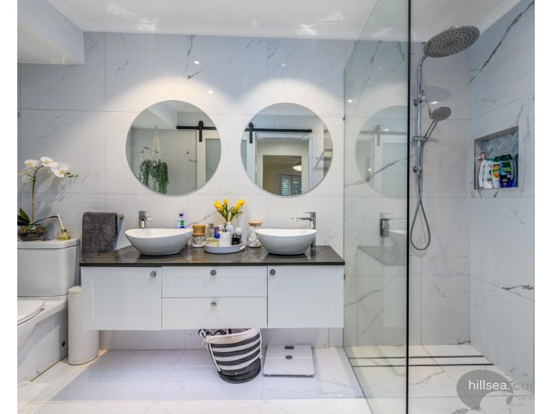 235 Mildura Drive, Helensvale QLD 4212