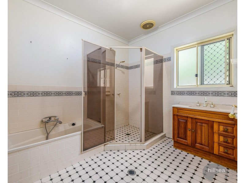 18 Camden Court, Helensvale QLD 4212