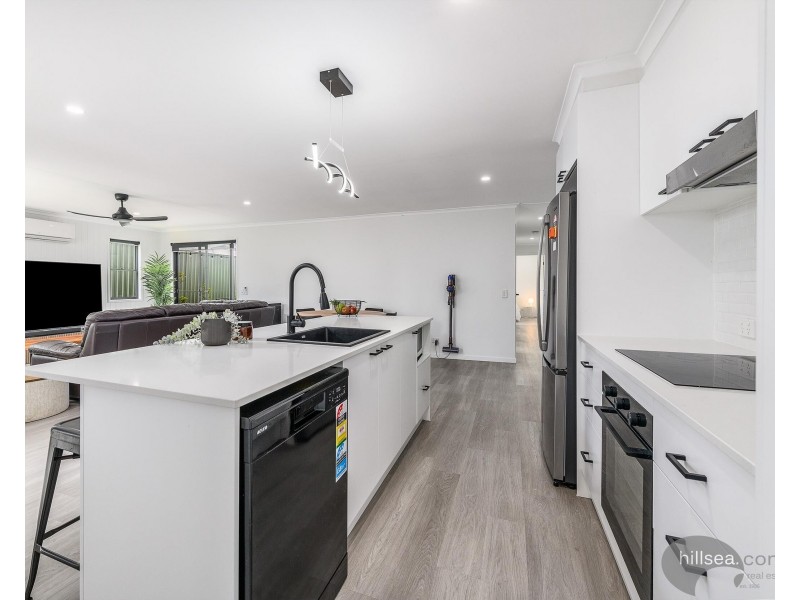 2/15 Callistemon Court, Arundel QLD 4214