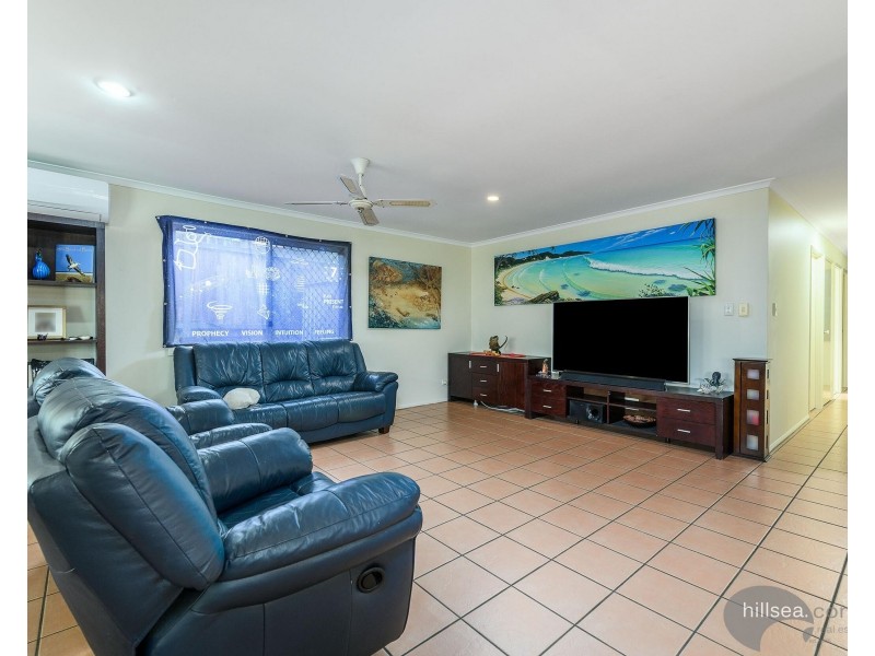 13 Stonehaven Place, Highland Park QLD 4211