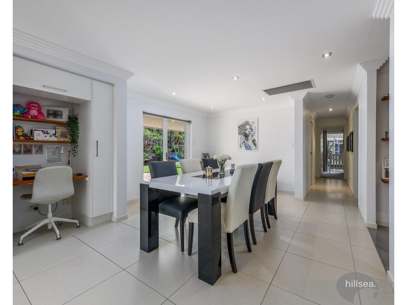 39 Riverdowns Crescent, Helensvale QLD 4212